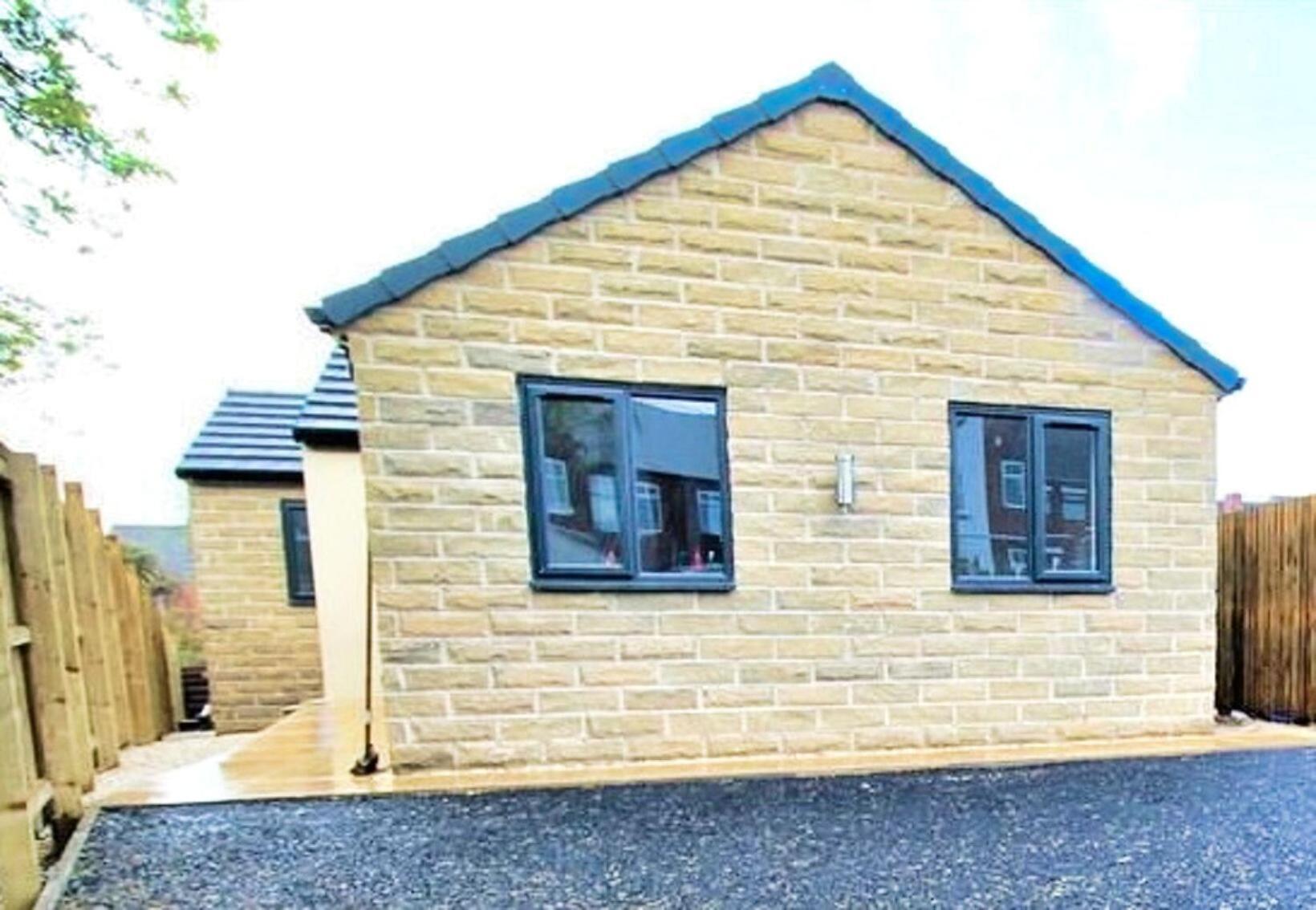Rotherham - Rawmarsh - Great Customer Feedback - 2 Bed Bungalow - New Build - High End Furnishings - Wheel Chair Accessible - Large Enclosed Garden - Dog Friendly Eksteriør bilde