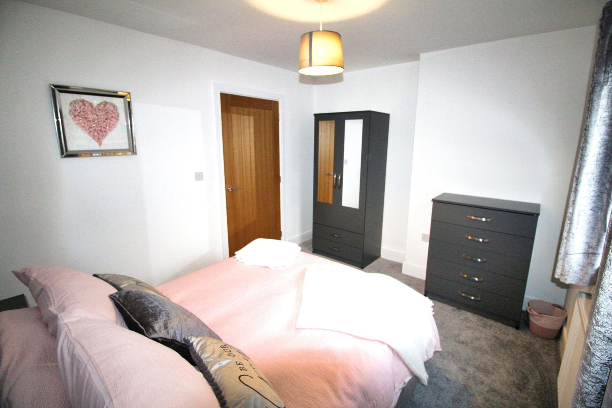 Rotherham - Rawmarsh - Great Customer Feedback - 2 Bed Bungalow - New Build - High End Furnishings - Wheel Chair Accessible - Large Enclosed Garden - Dog Friendly Eksteriør bilde