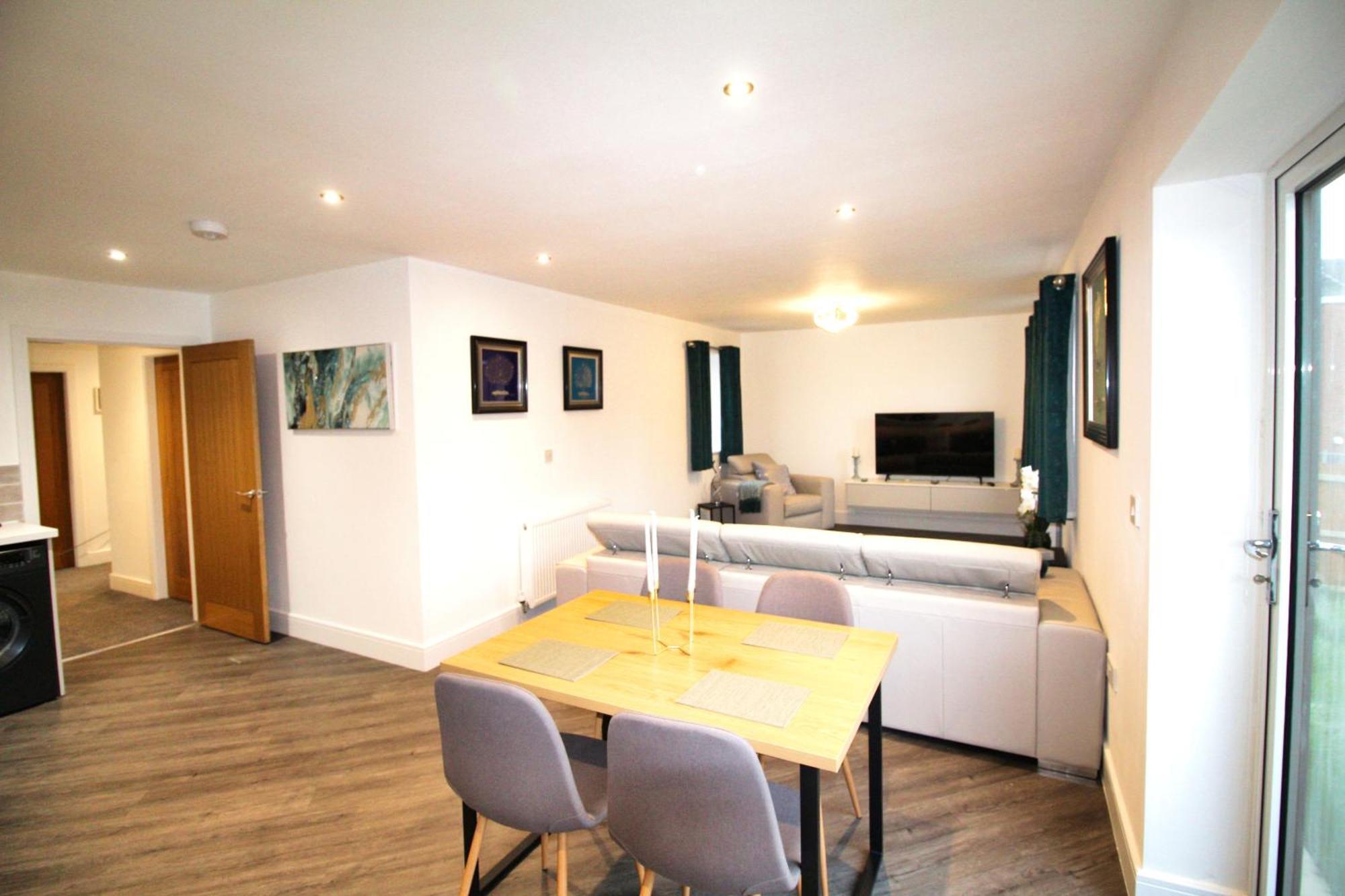 Rotherham - Rawmarsh - Great Customer Feedback - 2 Bed Bungalow - New Build - High End Furnishings - Wheel Chair Accessible - Large Enclosed Garden - Dog Friendly Eksteriør bilde
