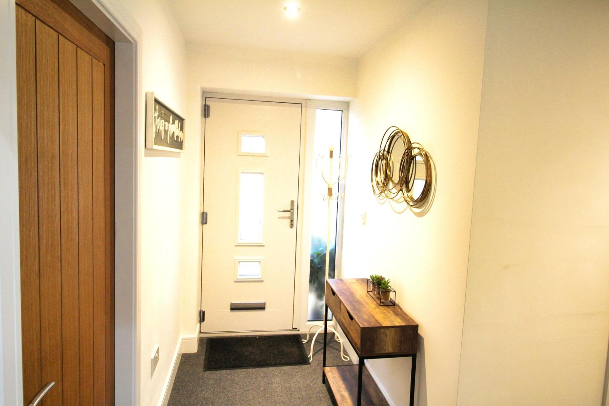 Rotherham - Rawmarsh - Great Customer Feedback - 2 Bed Bungalow - New Build - High End Furnishings - Wheel Chair Accessible - Large Enclosed Garden - Dog Friendly Eksteriør bilde