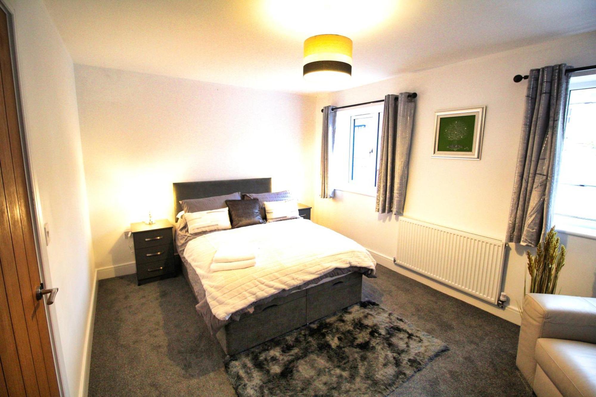 Rotherham - Rawmarsh - Great Customer Feedback - 2 Bed Bungalow - New Build - High End Furnishings - Wheel Chair Accessible - Large Enclosed Garden - Dog Friendly Eksteriør bilde