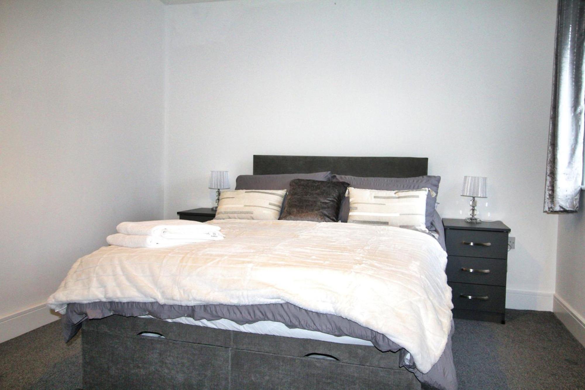 Rotherham - Rawmarsh - Great Customer Feedback - 2 Bed Bungalow - New Build - High End Furnishings - Wheel Chair Accessible - Large Enclosed Garden - Dog Friendly Eksteriør bilde
