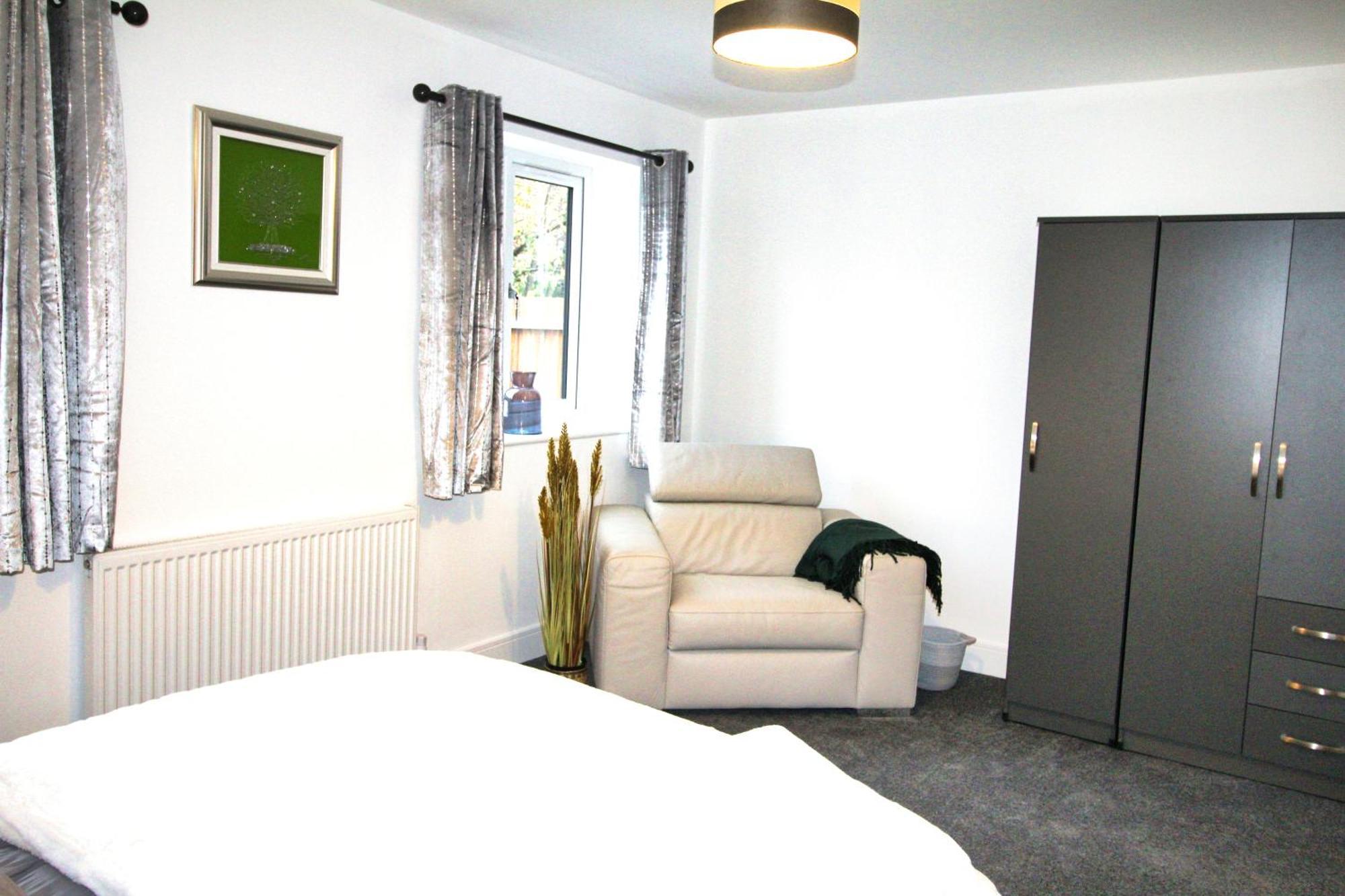 Rotherham - Rawmarsh - Great Customer Feedback - 2 Bed Bungalow - New Build - High End Furnishings - Wheel Chair Accessible - Large Enclosed Garden - Dog Friendly Eksteriør bilde